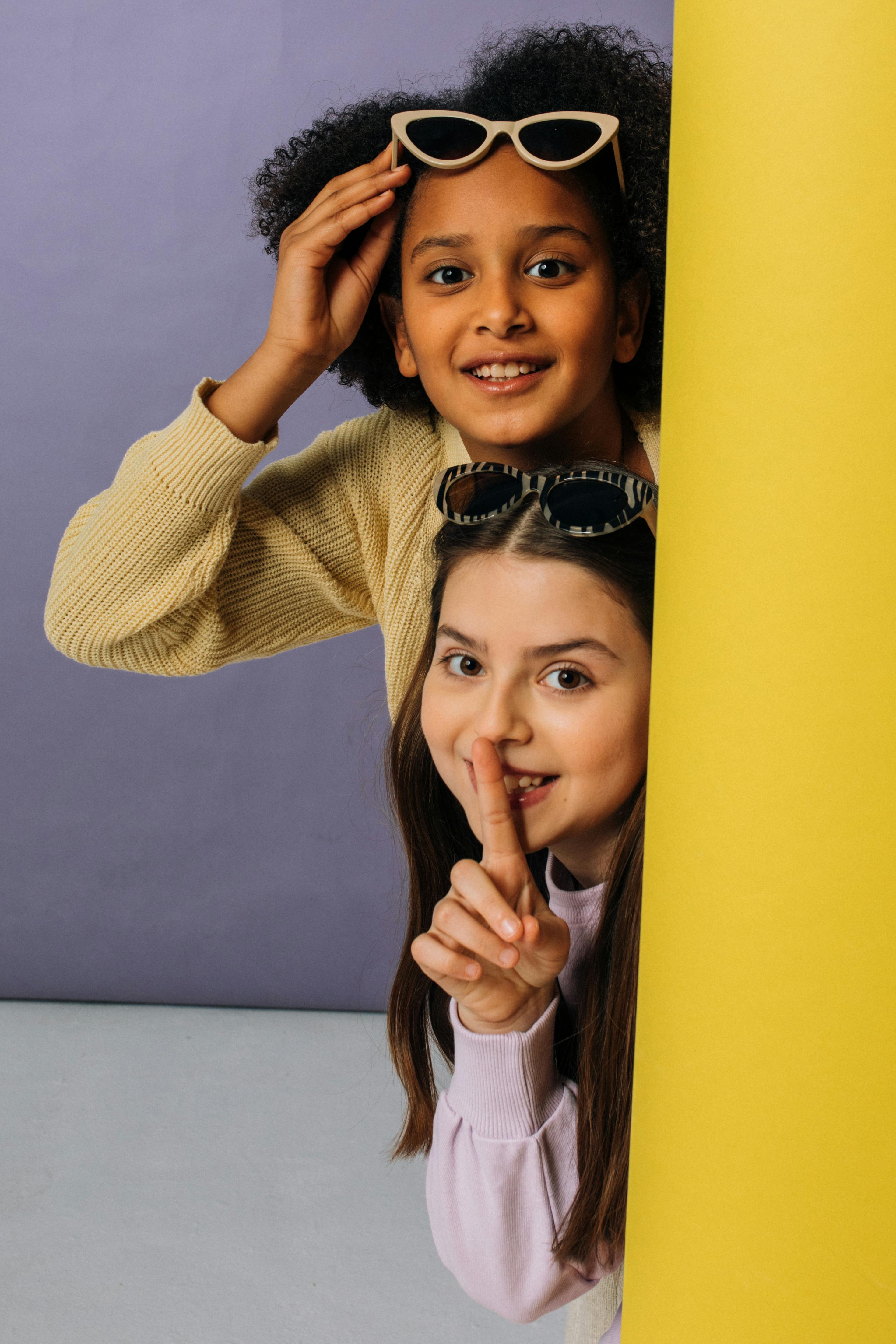 镜头与灯光氛围下的拍摄现场画面，用于宣传片创作展示